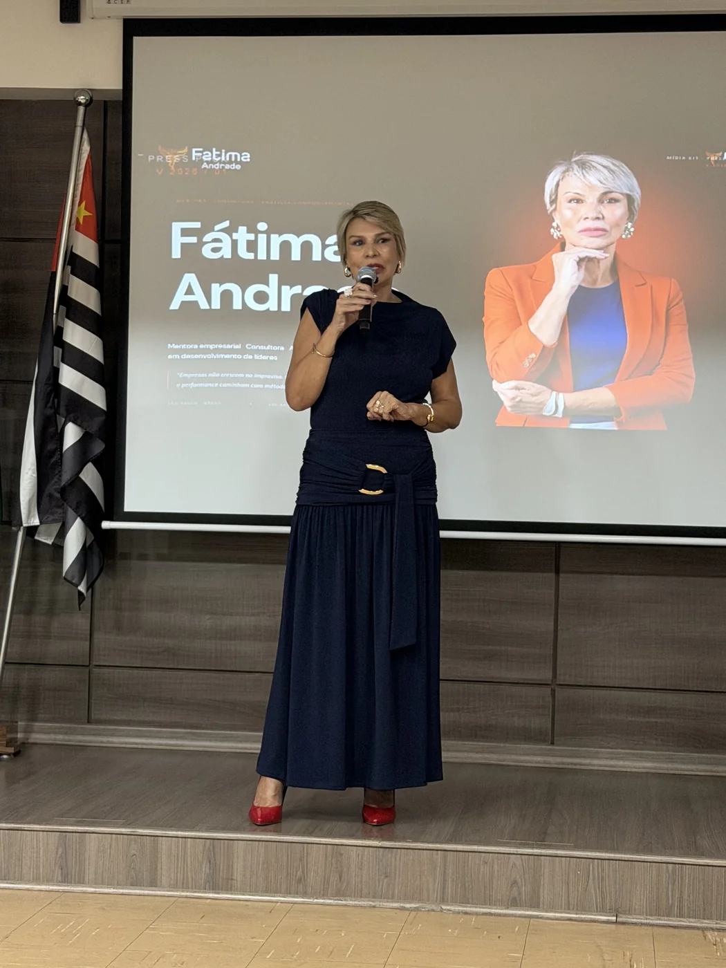 Fátima Andrade palestrando